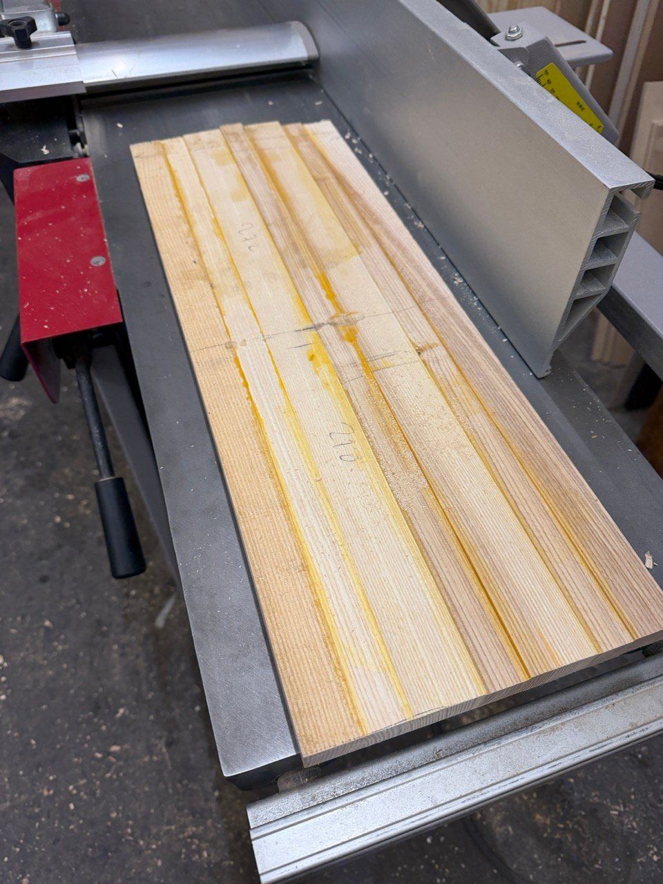 Schneidebretter aus Esche mit Saftrille 2