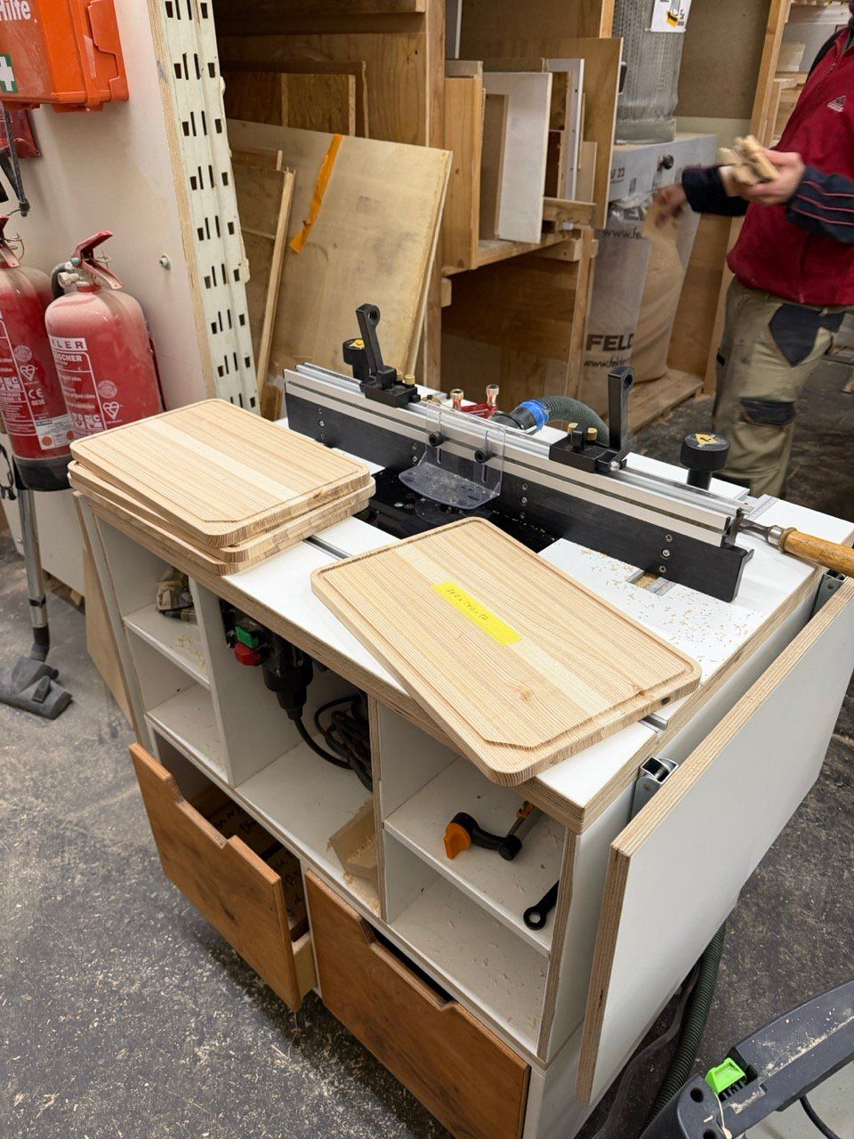 Schneidebretter aus Esche mit Saftrille 3